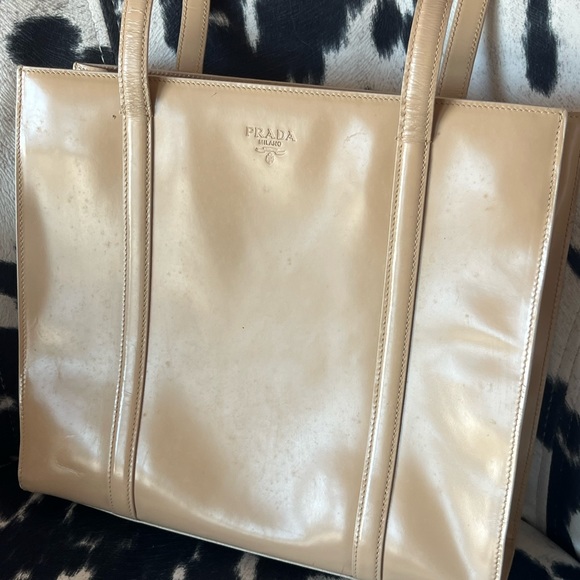 Prada Milano Cream colored Patent Shoulder Bag beautiful, classy and elegant - Picture 3 of 16
